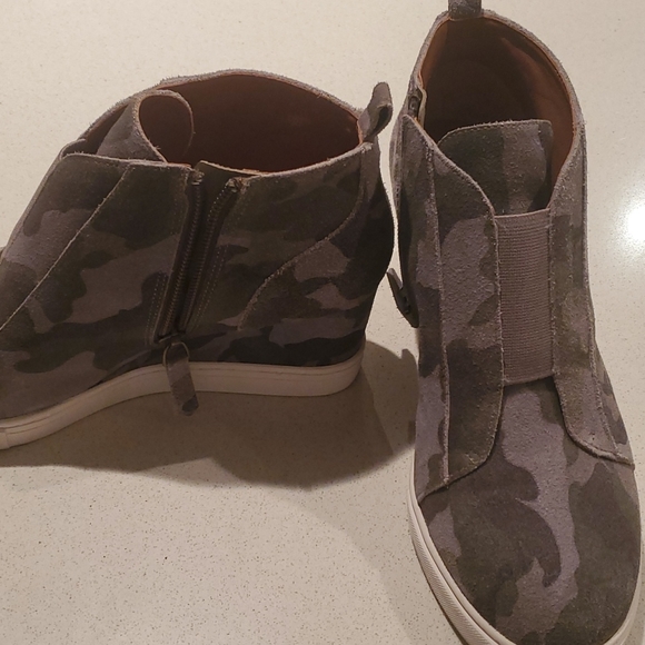 Linea Paolo Wedge Sneaker - Picture 2 of 3